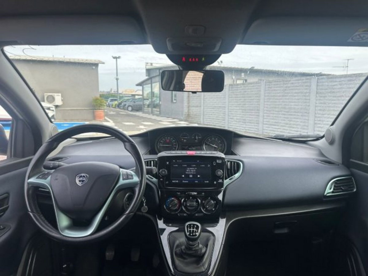 Lancia Ypsilon 1.0 FireFly 5 porte S&S Hybrid Ecochic Gold (7)