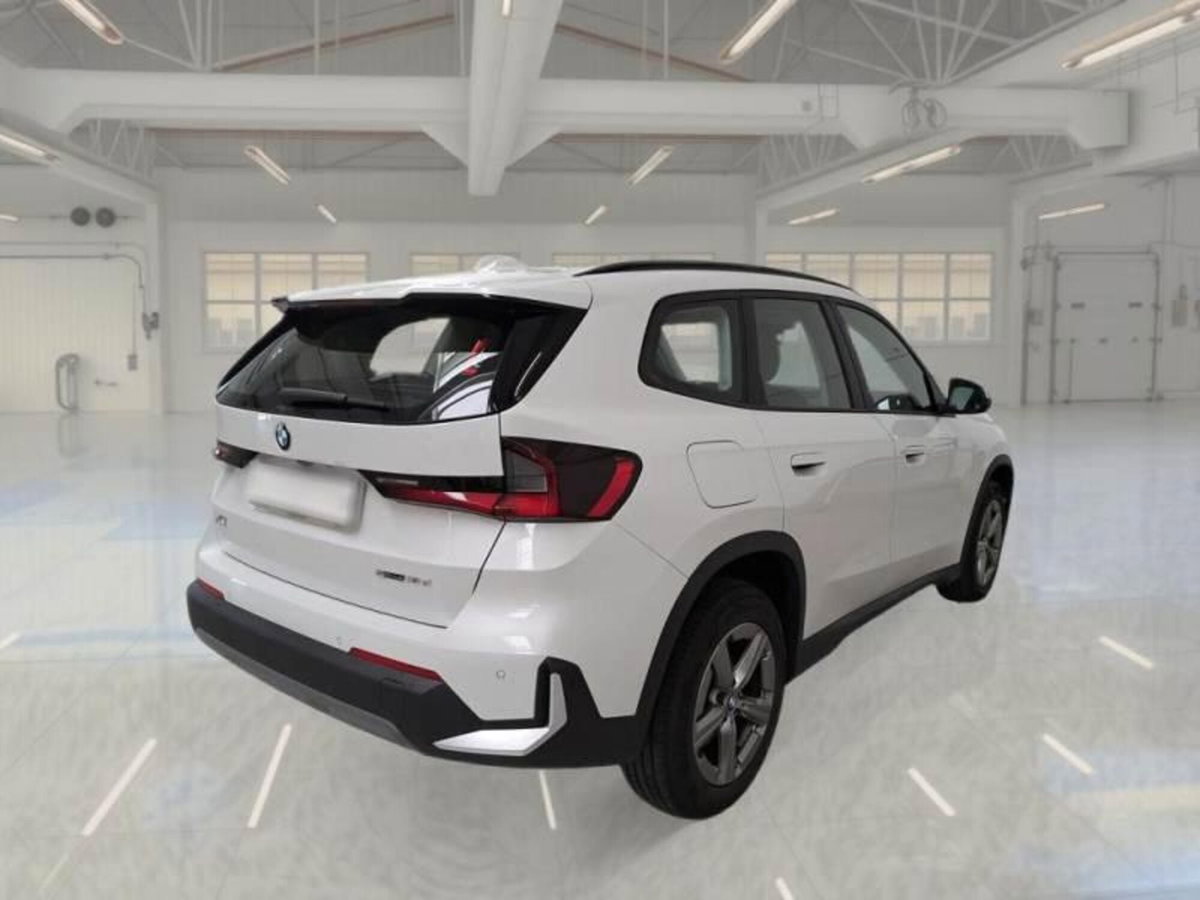 BMW X1 sdrive18d X-Line auto (2)