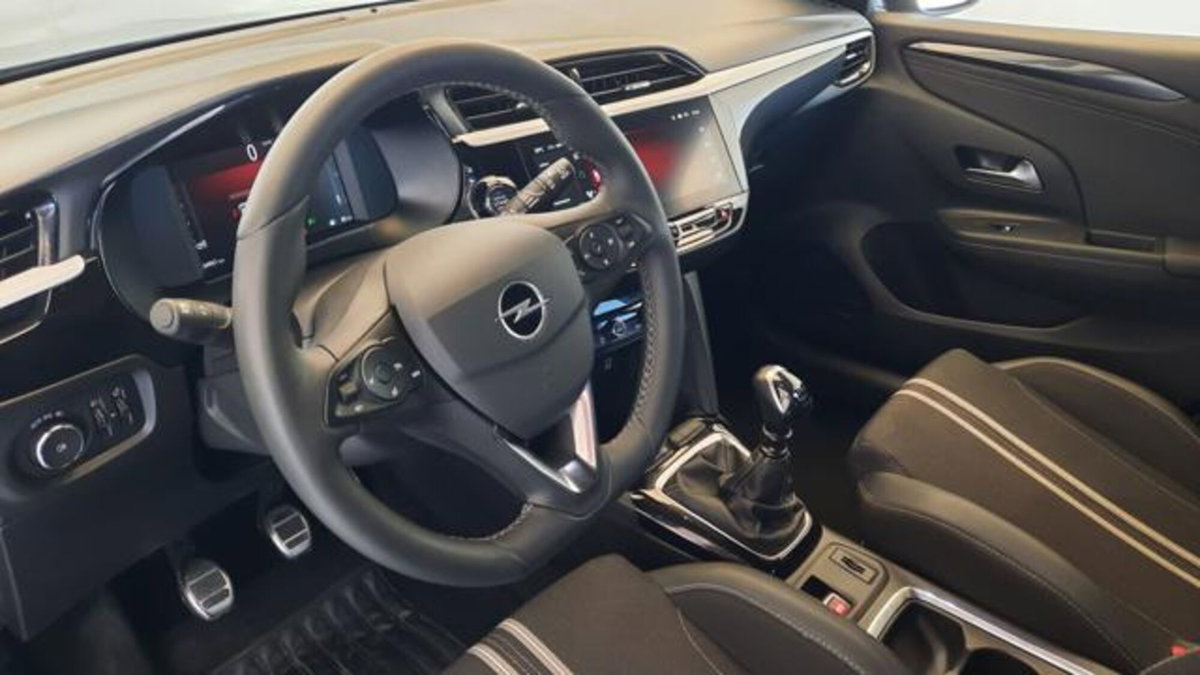 Opel Corsa 1.2 100 CV GS Line (7)