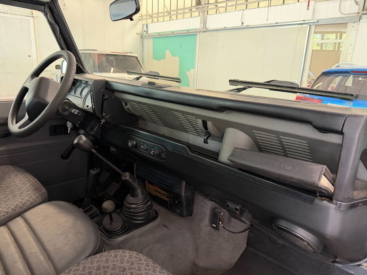 Land Rover Defender 90 2.5 Td5 Station Wagon County (11)