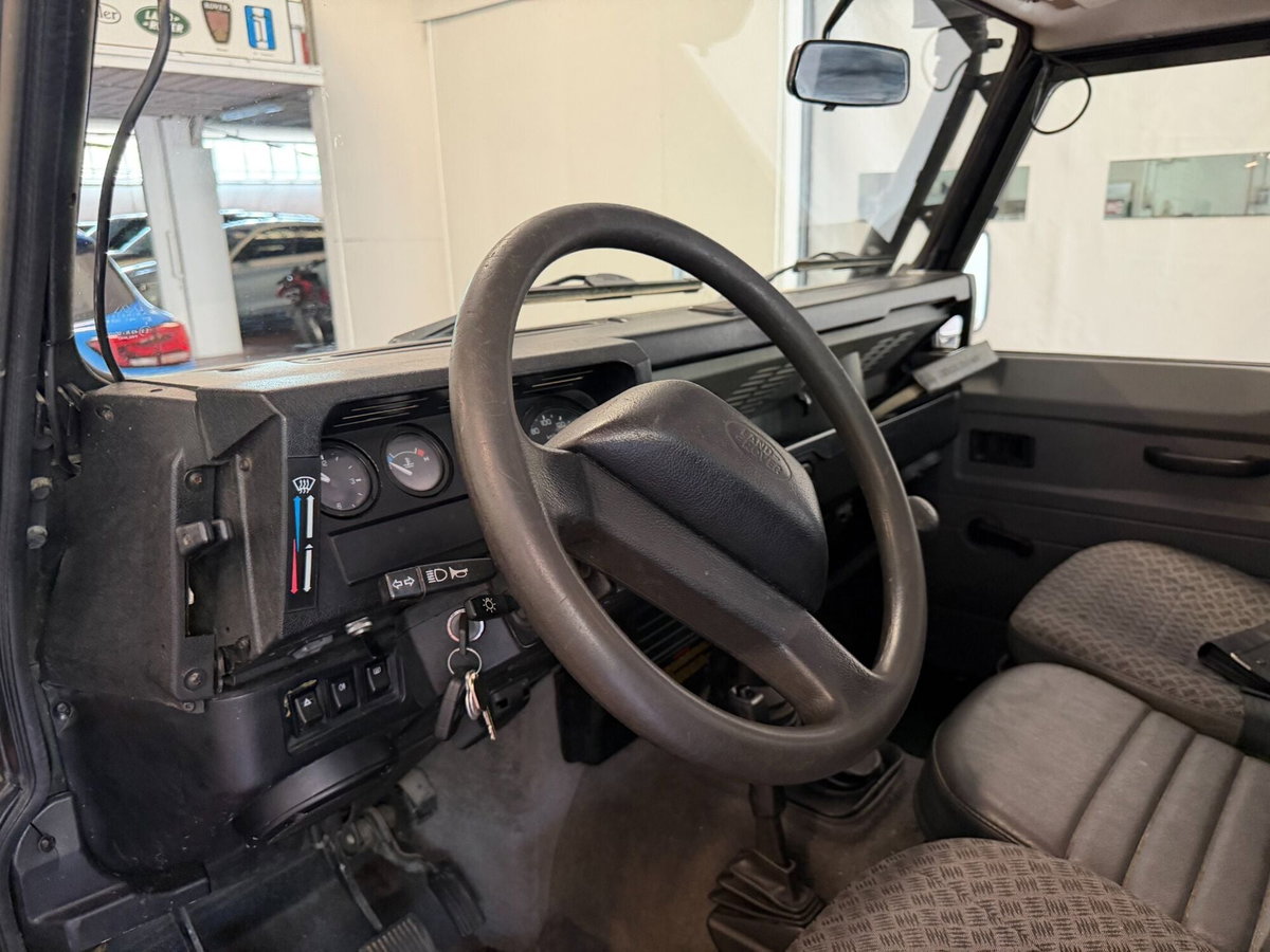 Land Rover Defender 90 2.5 Td5 Station Wagon County (9)