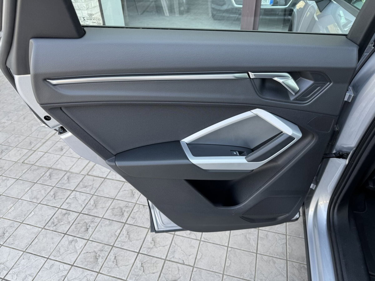 Audi Q3 Sportback 35 TDI quattro S tronic Business Plus (17)