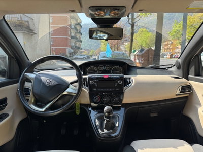 Lancia Ypsilon 1.2 69 CV 5 porte Platinum (17)