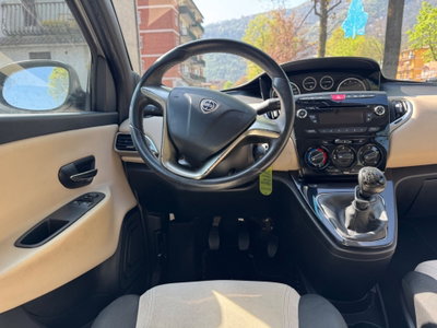 Lancia Ypsilon 1.2 69 CV 5 porte Platinum (18)
