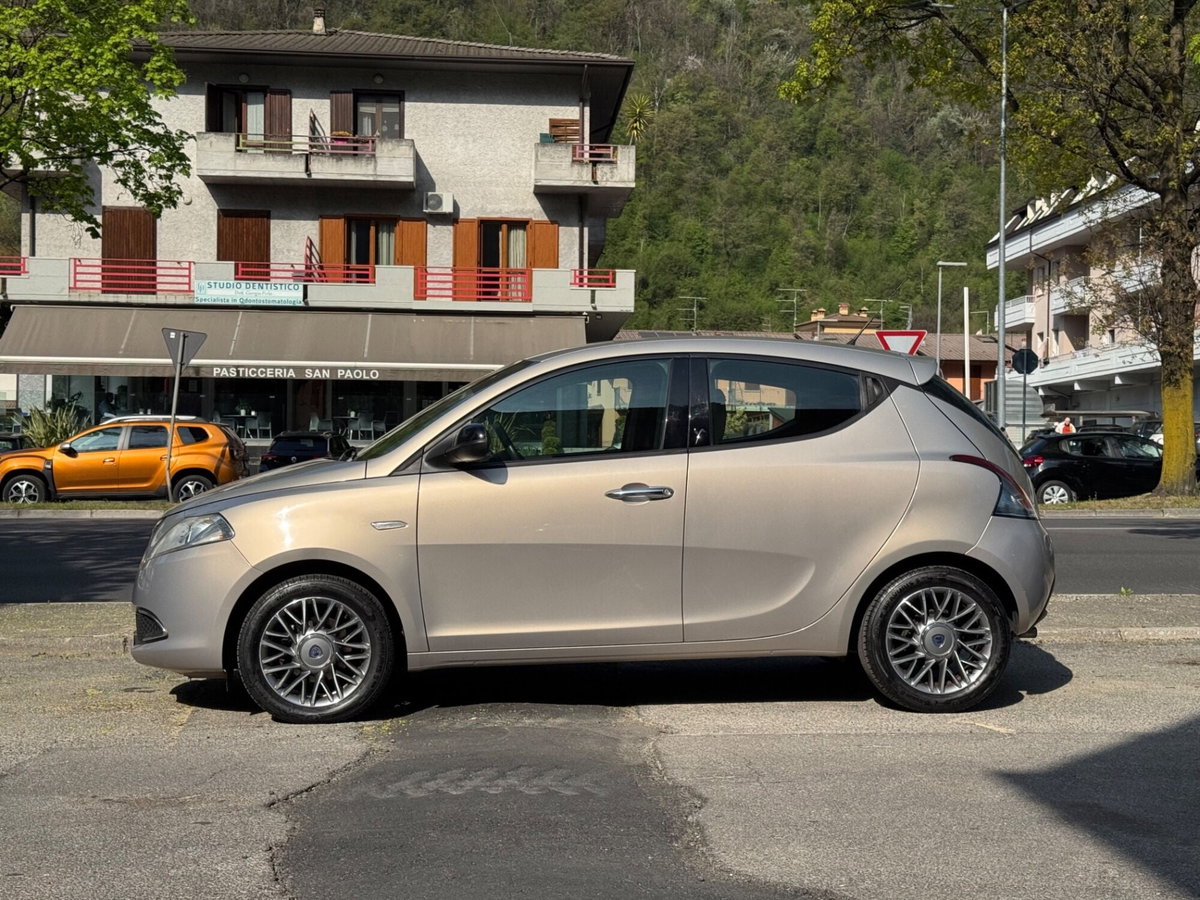 Lancia Ypsilon 1.2 69 CV 5 porte Platinum (4)