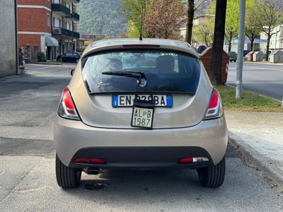 Lancia Ypsilon 1.2 69 CV 5 porte Platinum (6)