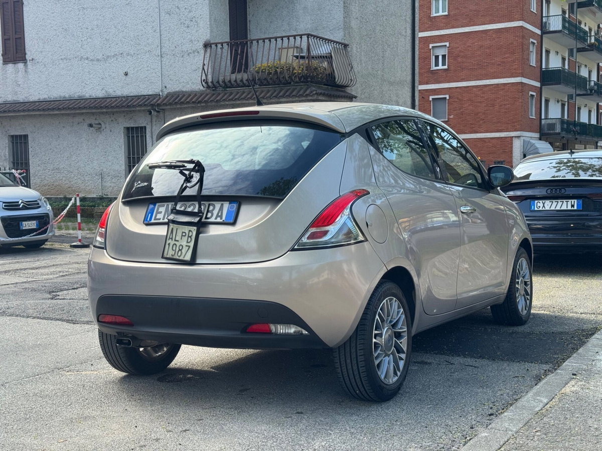 Lancia Ypsilon 1.2 69 CV 5 porte Platinum (7)