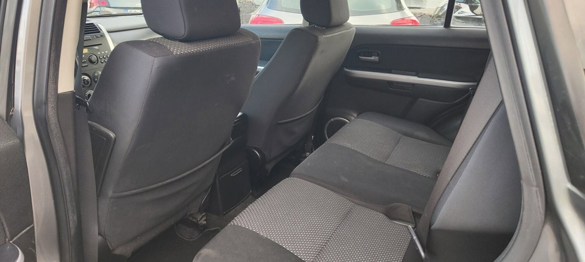 Suzuki Grand Vitara 1.9 DDiS 5 porte Crossover (10)