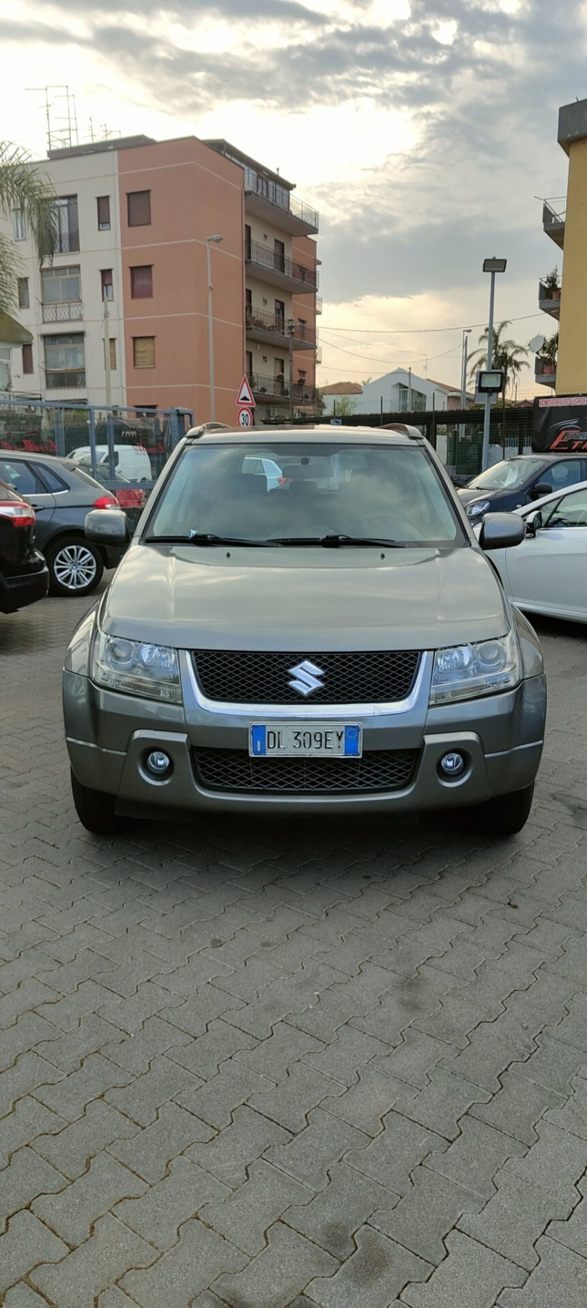 Suzuki Grand Vitara 1.9 DDiS 5 porte Crossover (2)
