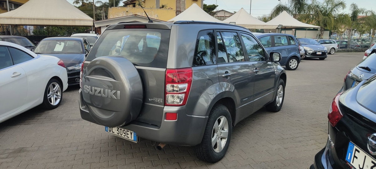 Suzuki Grand Vitara 1.9 DDiS 5 porte Crossover (7)