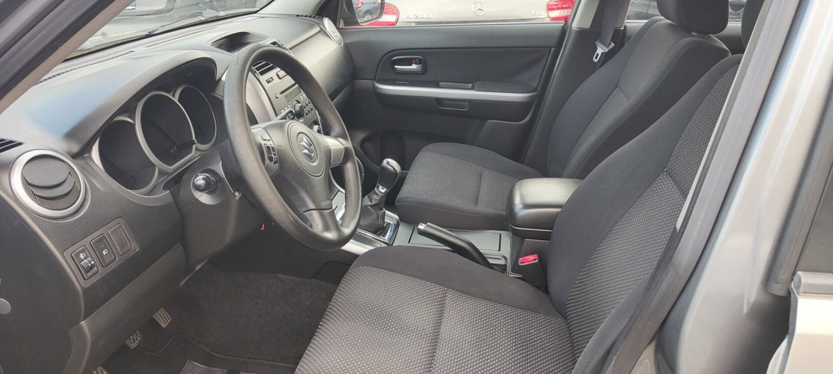 Suzuki Grand Vitara 1.9 DDiS 5 porte Crossover (9)