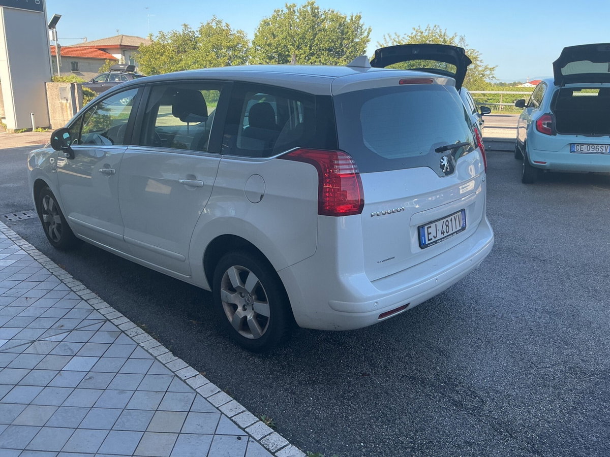Peugeot 5008 1.6 HDi 112CV Business (5)