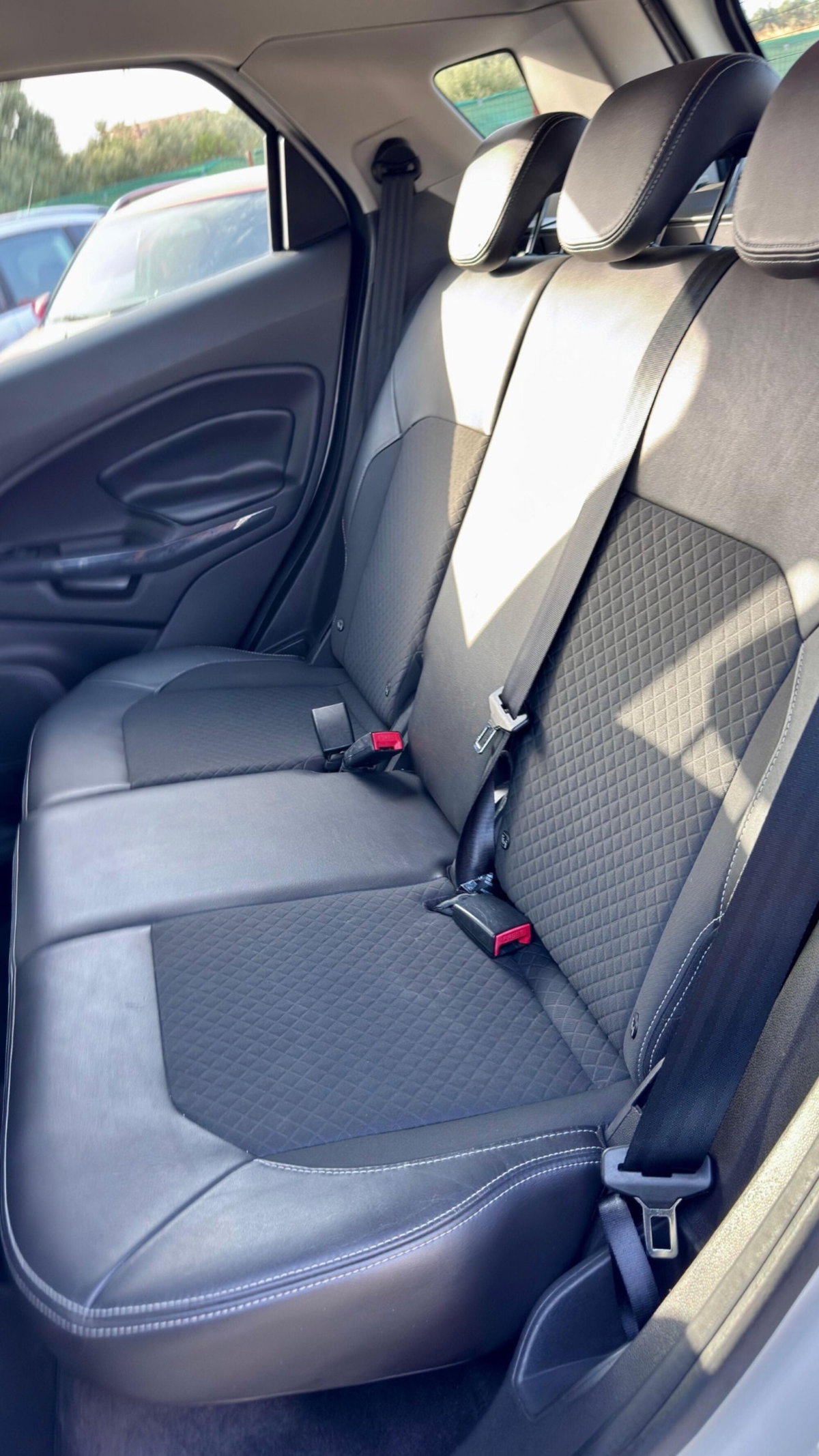 Ford EcoSport 1.5 TDCi 95 CV Titanium S (10)