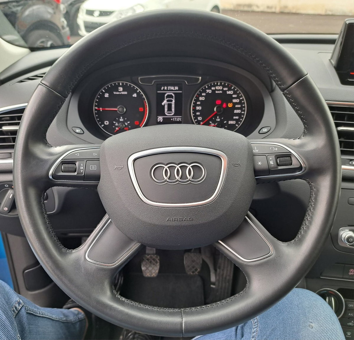 Audi Q3 2.0 TDI 150 CV Sport (10)