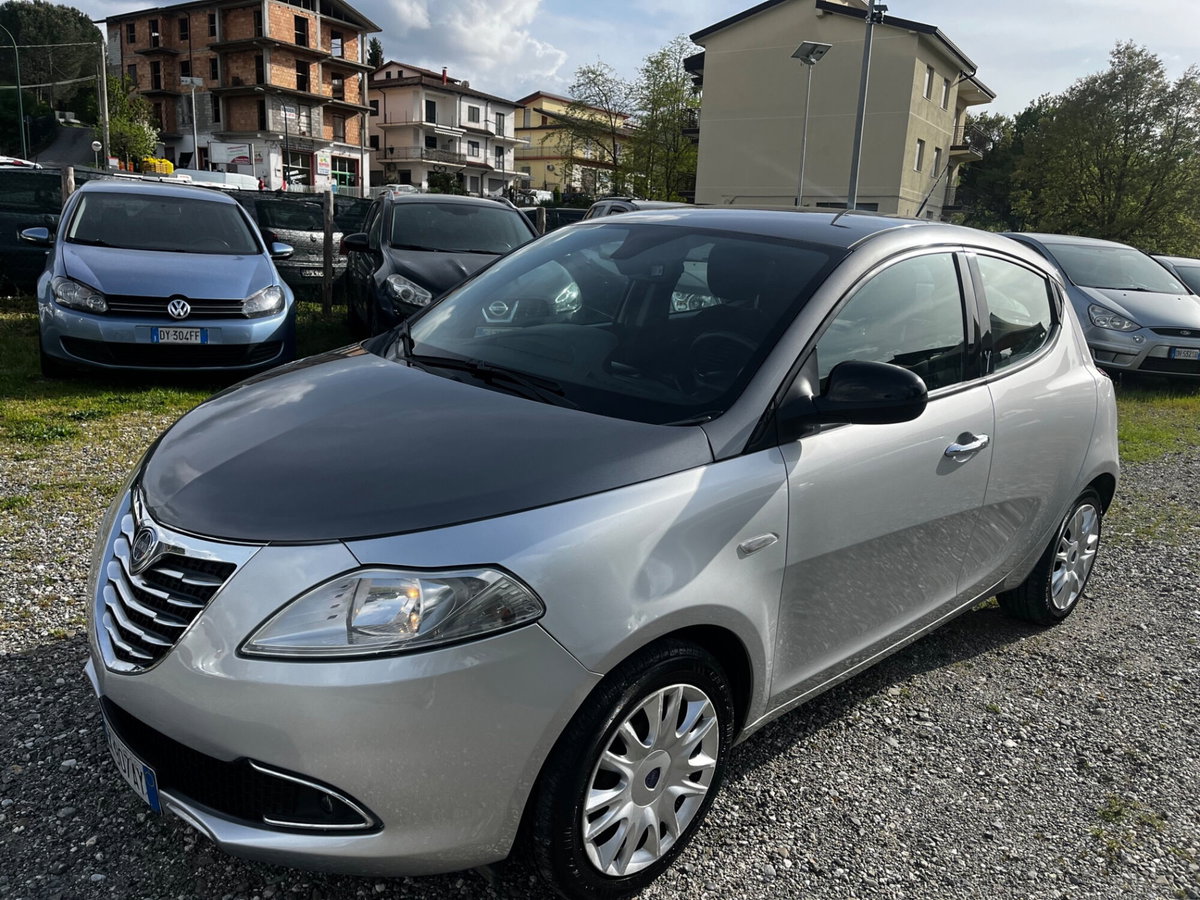 Lancia Ypsilon 1.2 69 CV 5 porte GPL Ecochic Platinum (2)