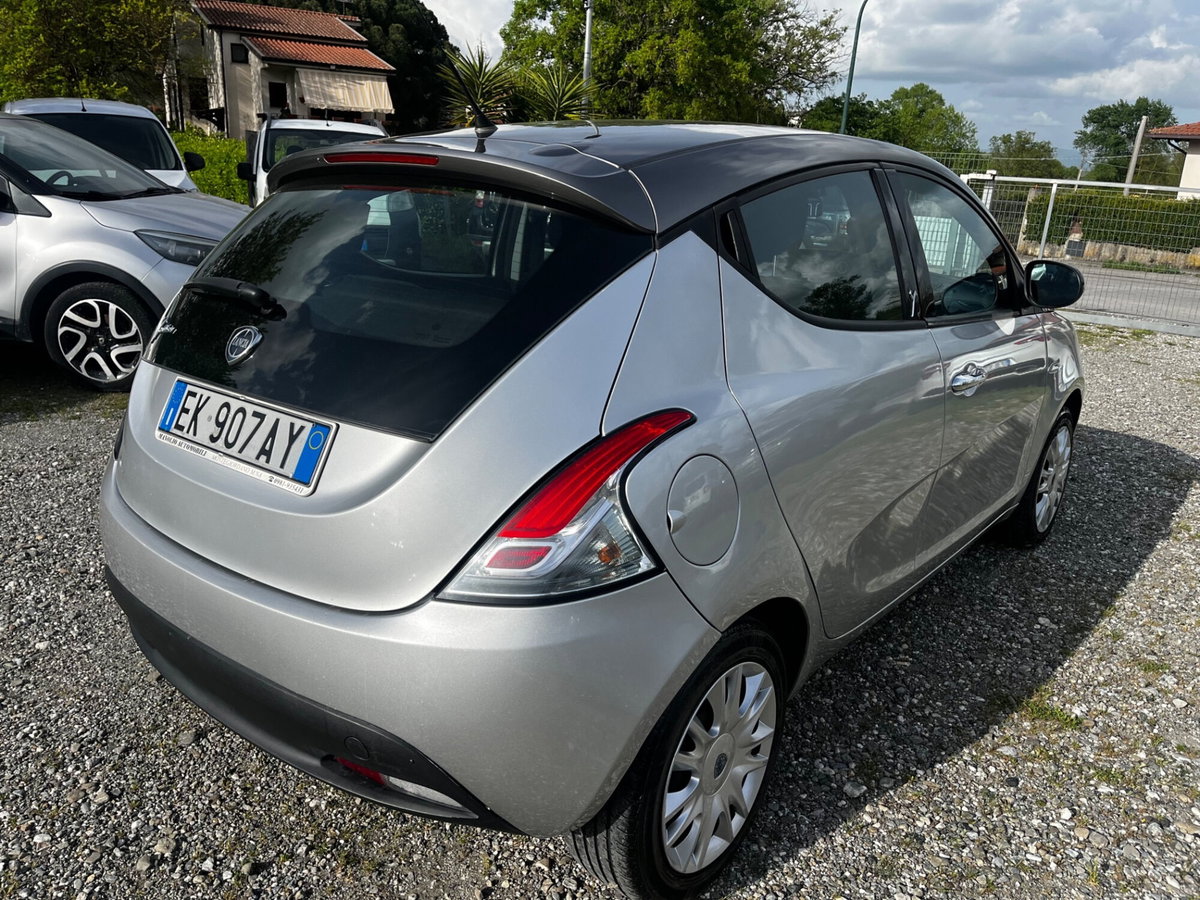Lancia Ypsilon 1.2 69 CV 5 porte GPL Ecochic Platinum (3)