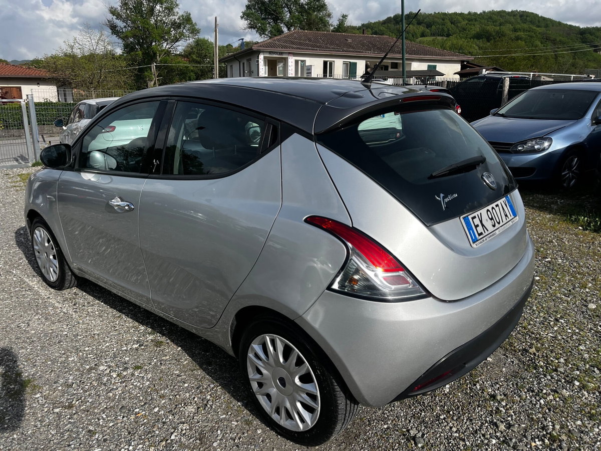 Lancia Ypsilon 1.2 69 CV 5 porte GPL Ecochic Platinum (4)
