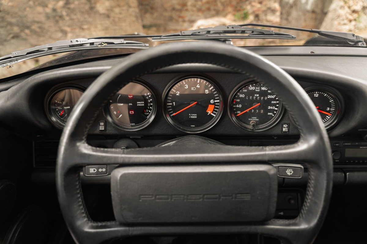 Porsche 911 Coupé Carrera 3.2 (12)