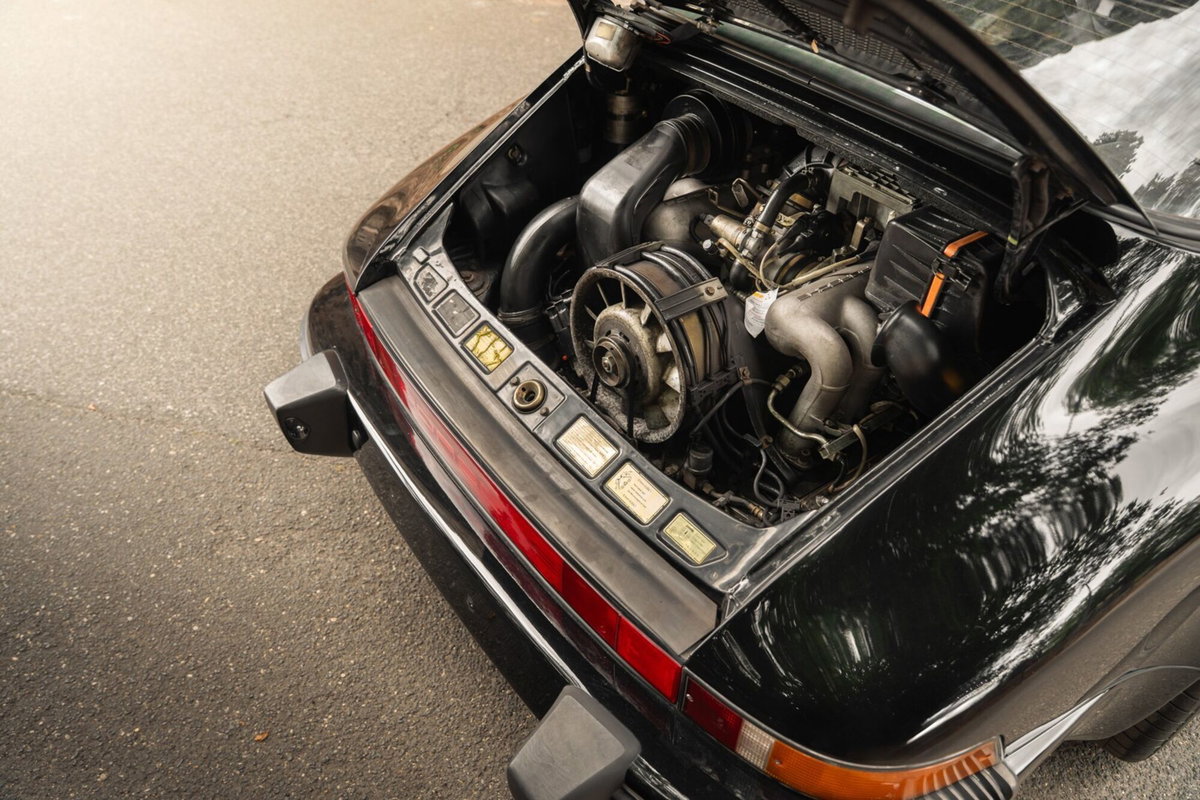 Porsche 911 Coupé Carrera 3.2 (16)