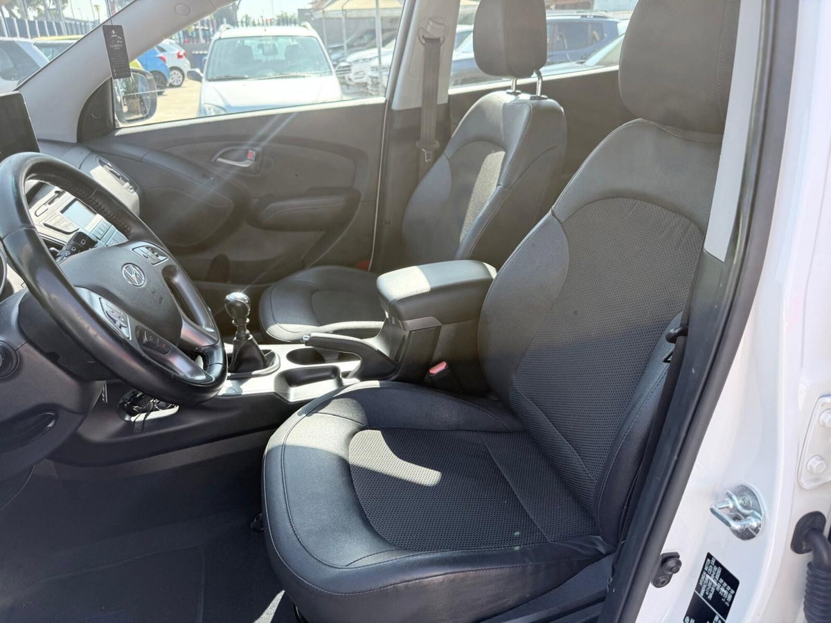 Hyundai ix35 1.7 CRDi 2WD Xpossible (10)