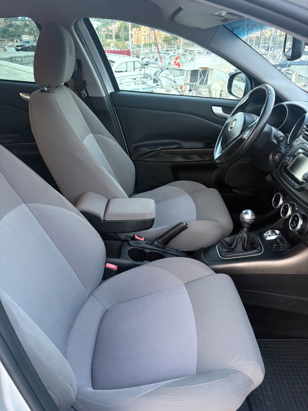 Alfa Romeo Giulietta 1.6 JTDm-2 Distinctive (19)