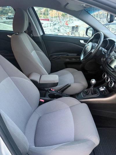 Alfa Romeo Giulietta 1.6 JTDm-2 Distinctive (19)