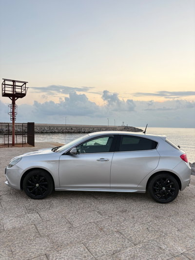 Alfa Romeo Giulietta 1.6 JTDm-2 Distinctive (4)