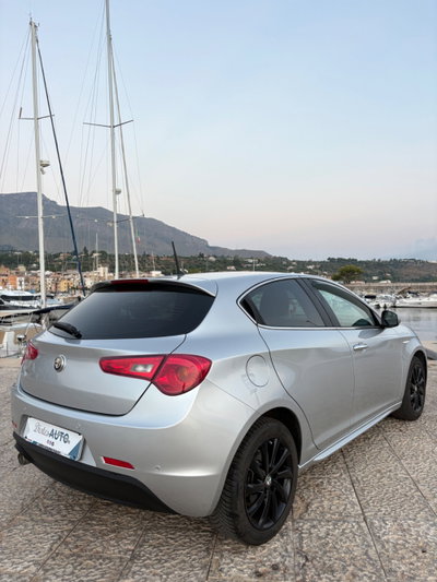 Alfa Romeo Giulietta 1.6 JTDm-2 Distinctive (8)