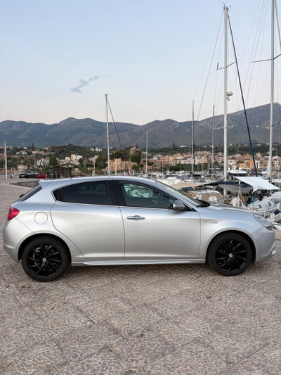 Alfa Romeo Giulietta 1.6 JTDm-2 Distinctive (9)