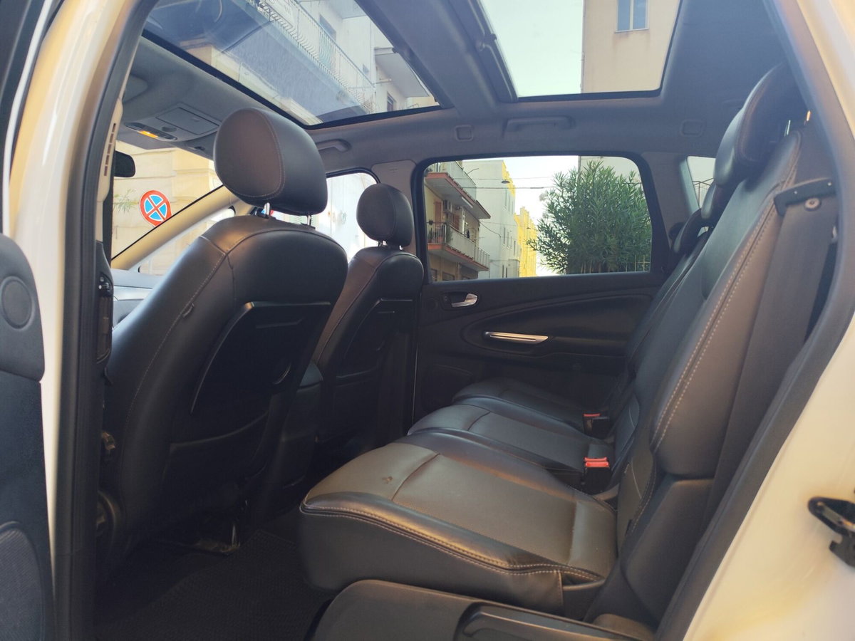 Ford S-Max 2.0 TDCi 140CV Titanium (16)