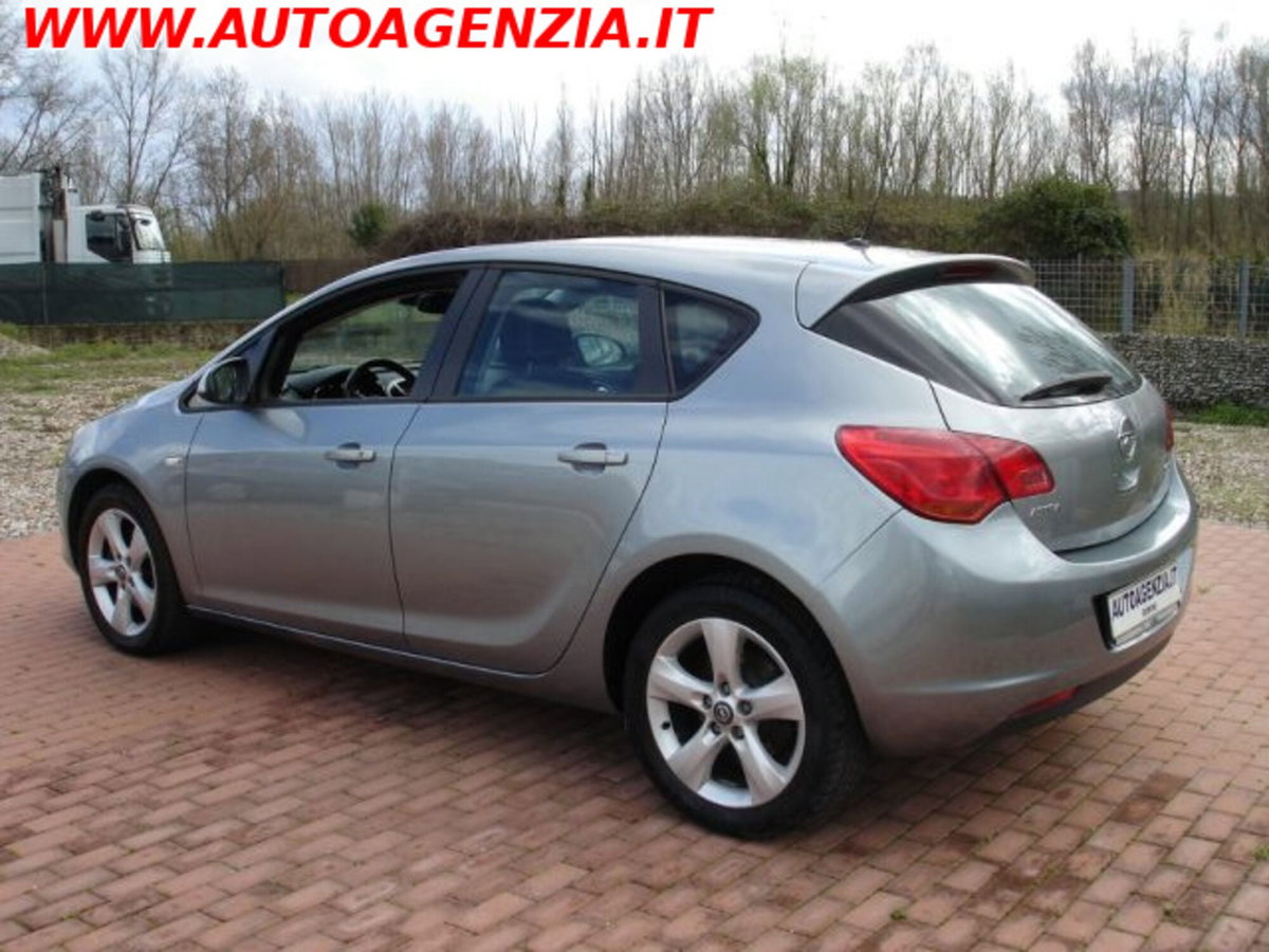 Opel Astra 1.7 CDTI 110CV 5 porte Cosmo (4)
