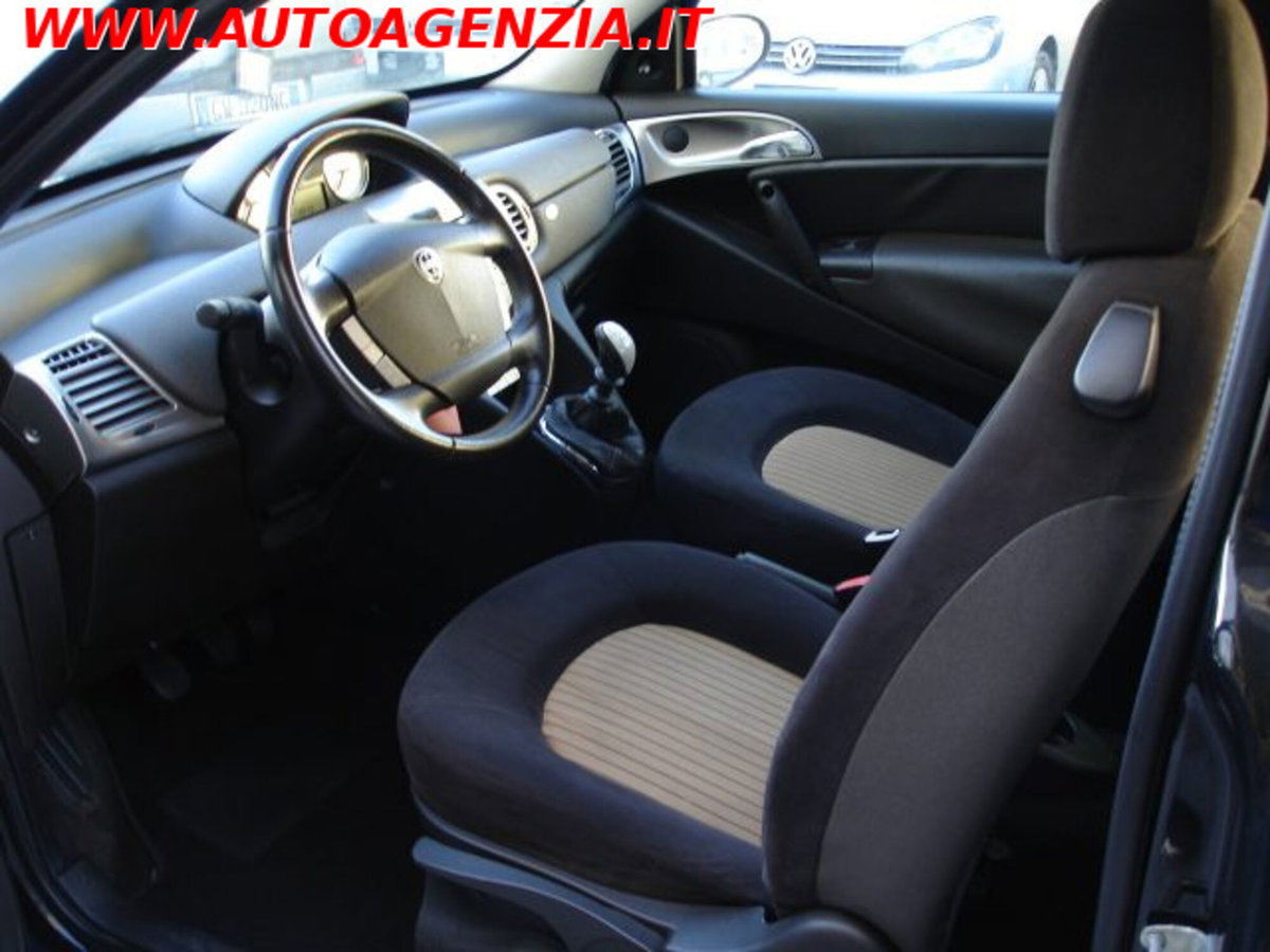 Lancia Ypsilon 1.4 E-Collection Ecochic GPL (12)