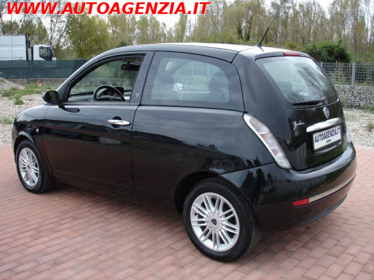 Lancia Ypsilon 1.4 E-Collection Ecochic GPL (5)