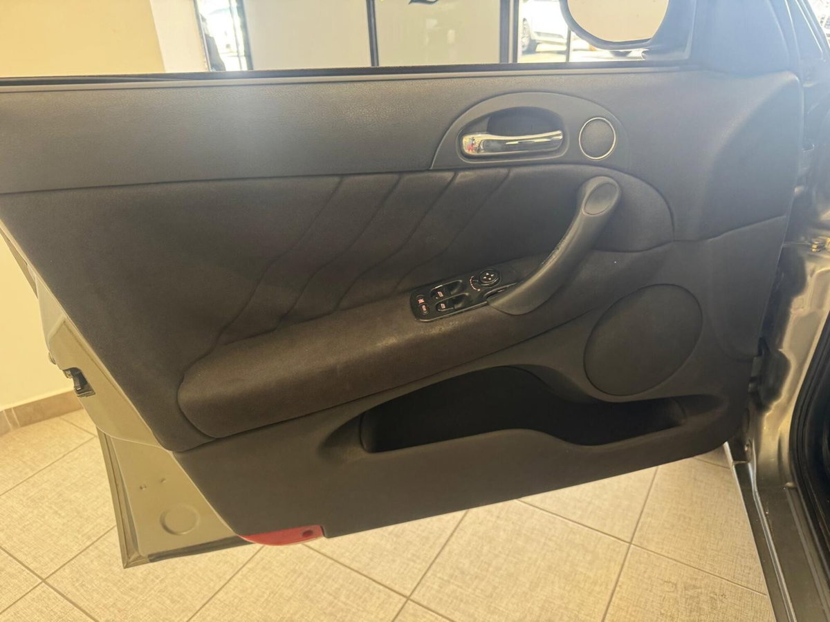 Alfa Romeo 147 1.9 JTD (120) 5 porte Exclusive (17)