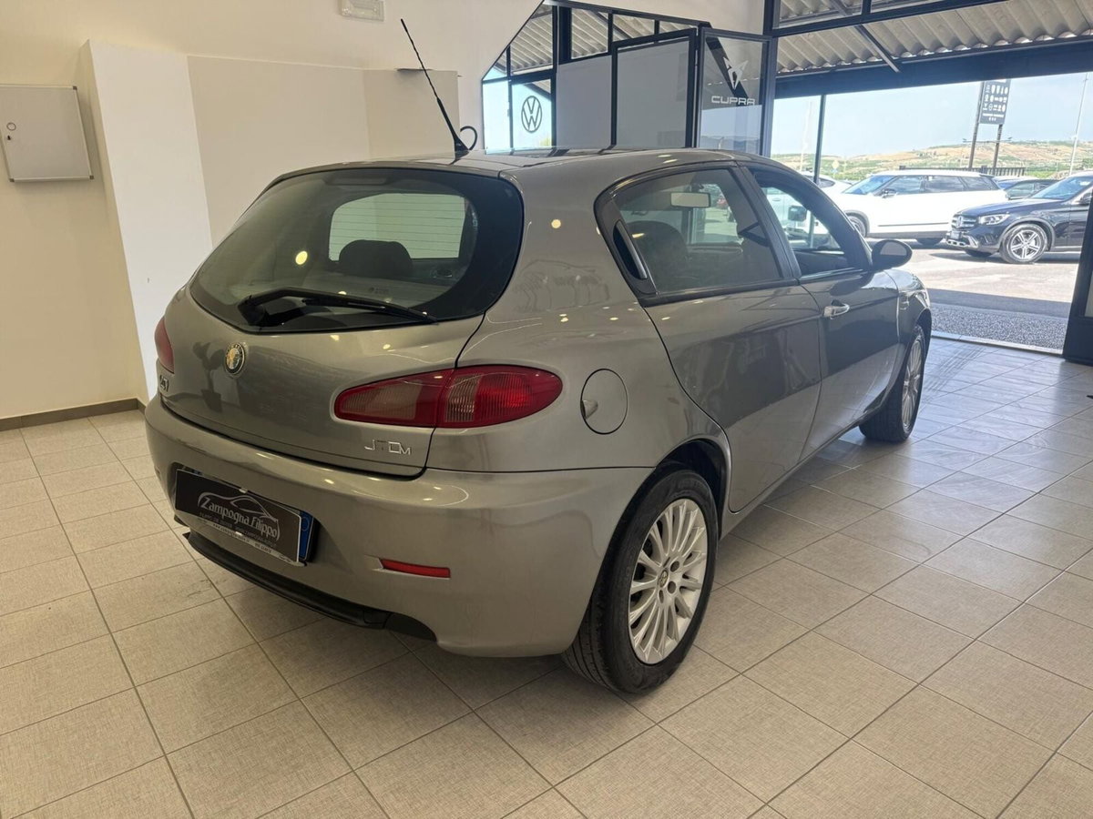 Alfa Romeo 147 1.9 JTD (120) 5 porte Exclusive (6)
