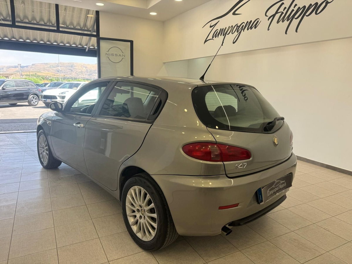Alfa Romeo 147 1.9 JTD (120) 5 porte Exclusive (8)