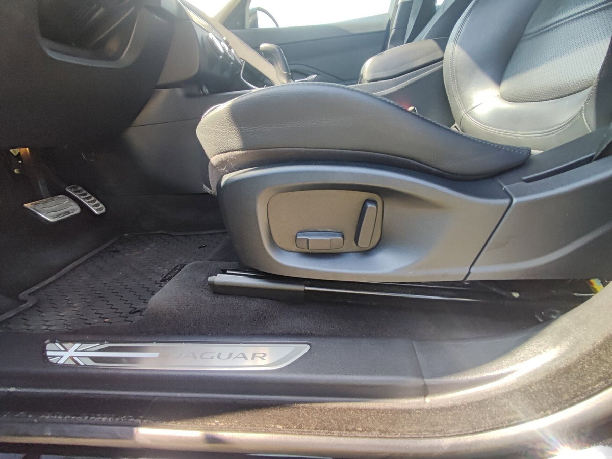 Jaguar E-Pace 2.0D 150 CV AWD aut. R-Dynamic (15)