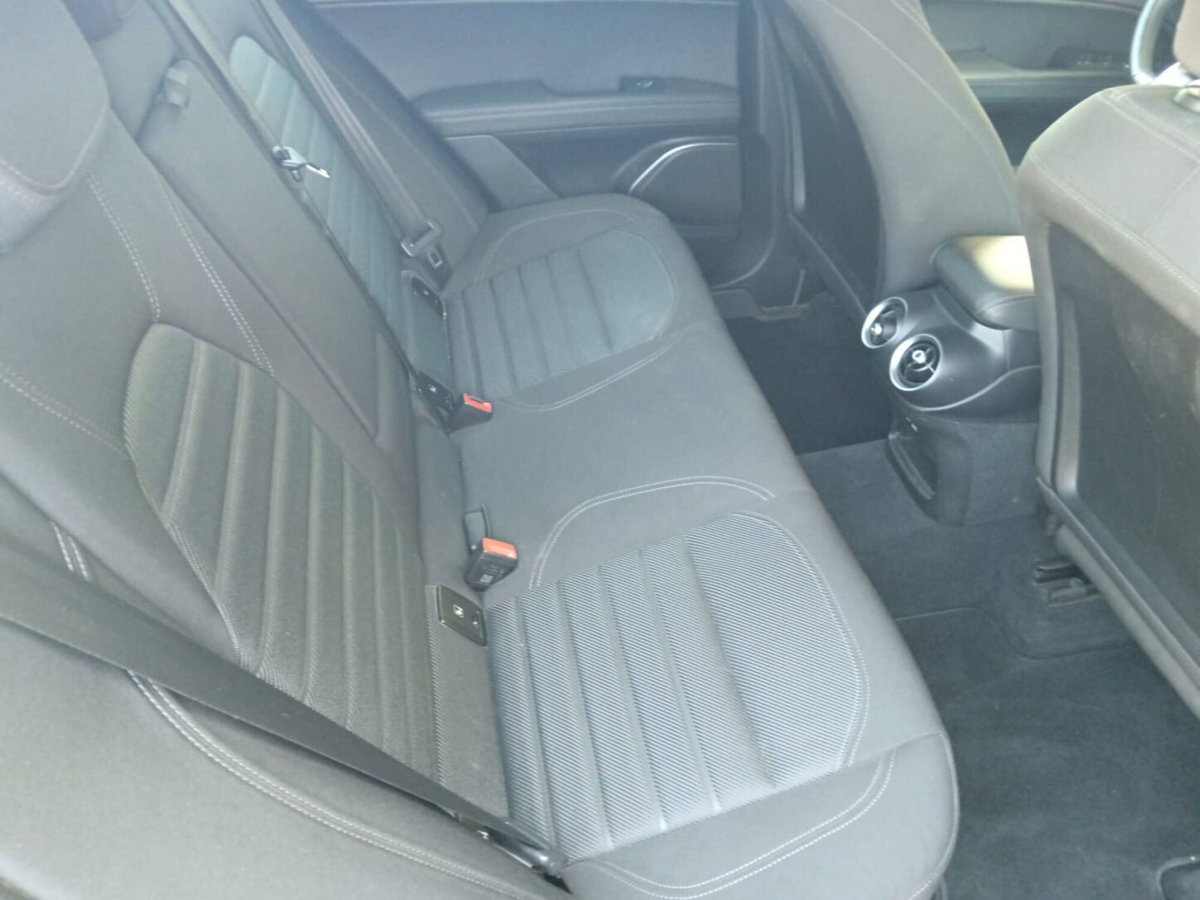 Alfa Romeo Stelvio Stelvio 2.2 Turbodiesel 190 CV AT8 Q4 Business (13)