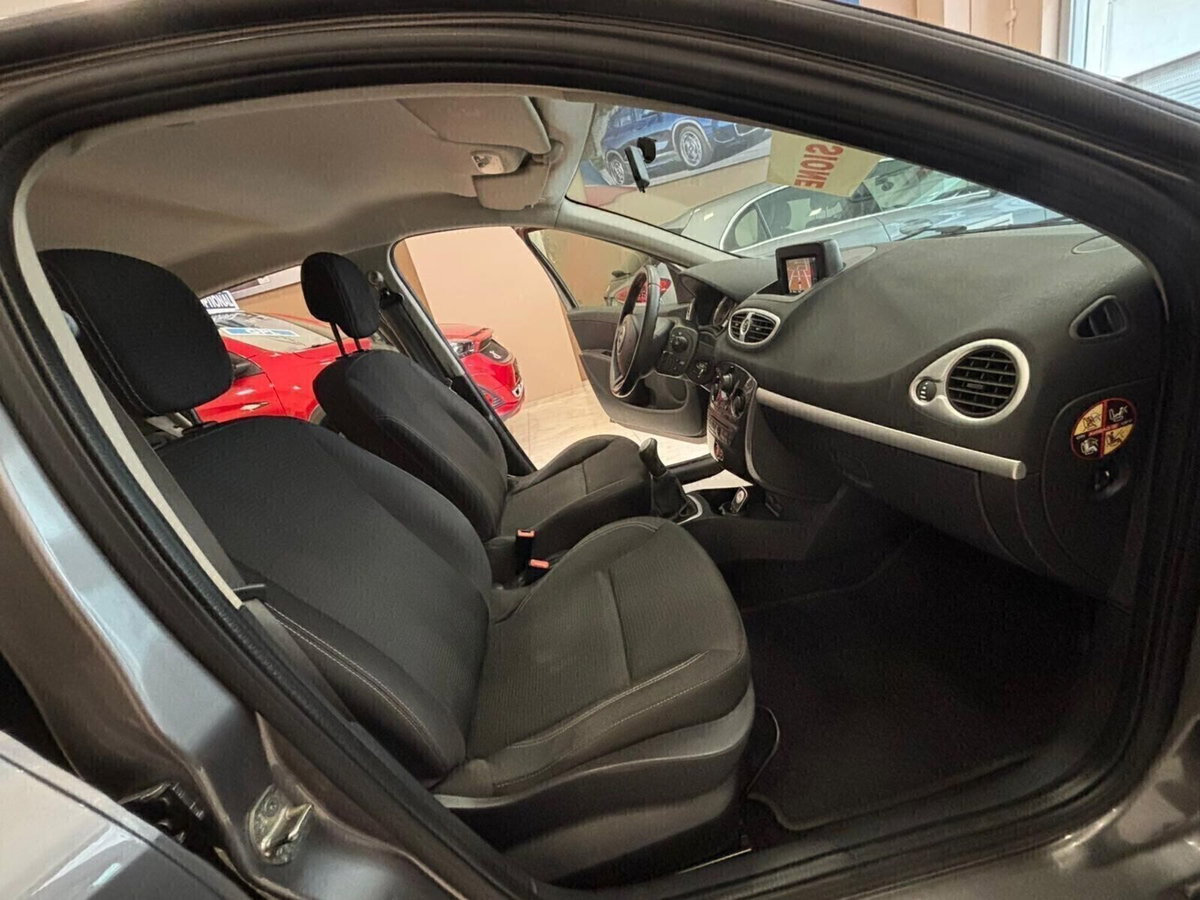 Renault Clio 1.5 dCi 75CV 5 porte Dynamique (8)