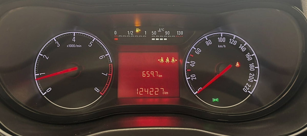 Opel Corsa Coupé 1.4 90CV GPL Tech n-Joy (14)