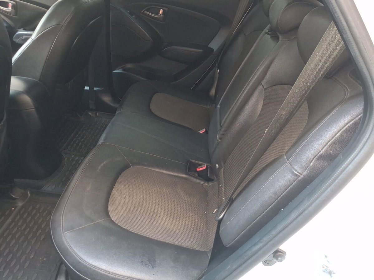 Hyundai ix35 1.7 CRDi 2WD Xpossible (12)