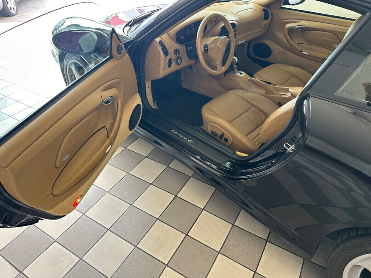 Porsche 911 Coupé Carrera 4S cat (11)
