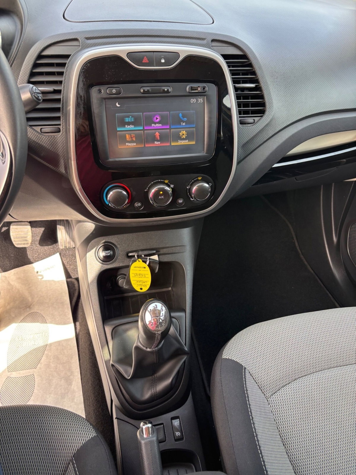 Renault Captur dCi 8V 90 CV Start&Stop Energy Iconic (15)