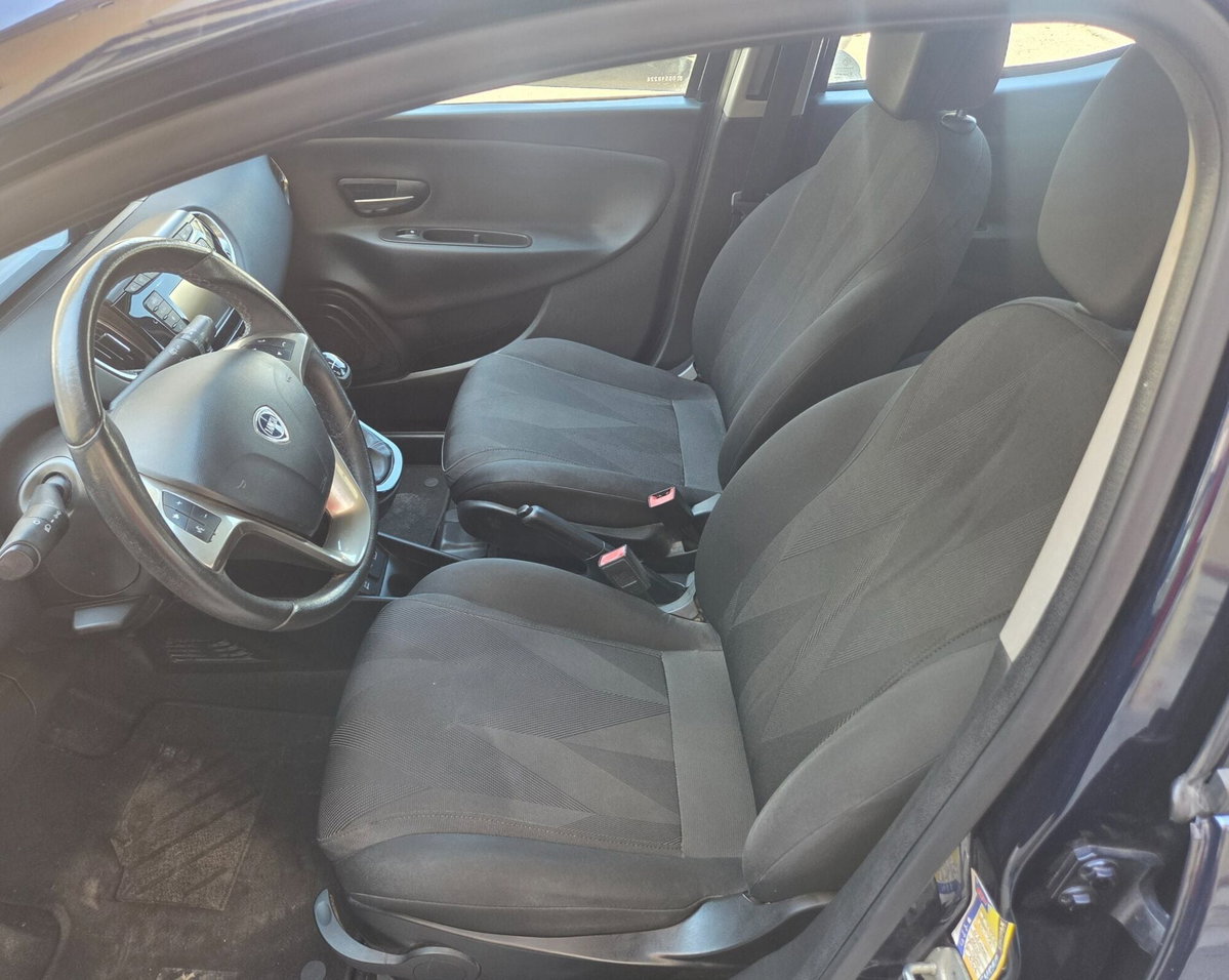 Lancia Ypsilon 1.2 69 CV 5 porte Gold (11)