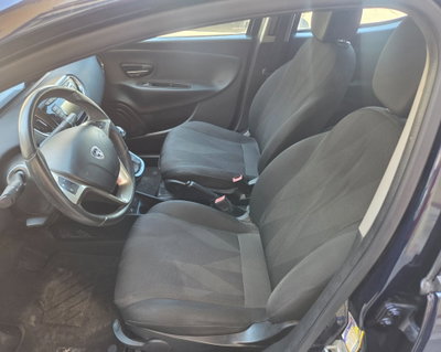 Lancia Ypsilon 1.2 69 CV 5 porte Gold (11)