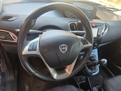 Lancia Ypsilon 1.2 69 CV 5 porte Gold (15)