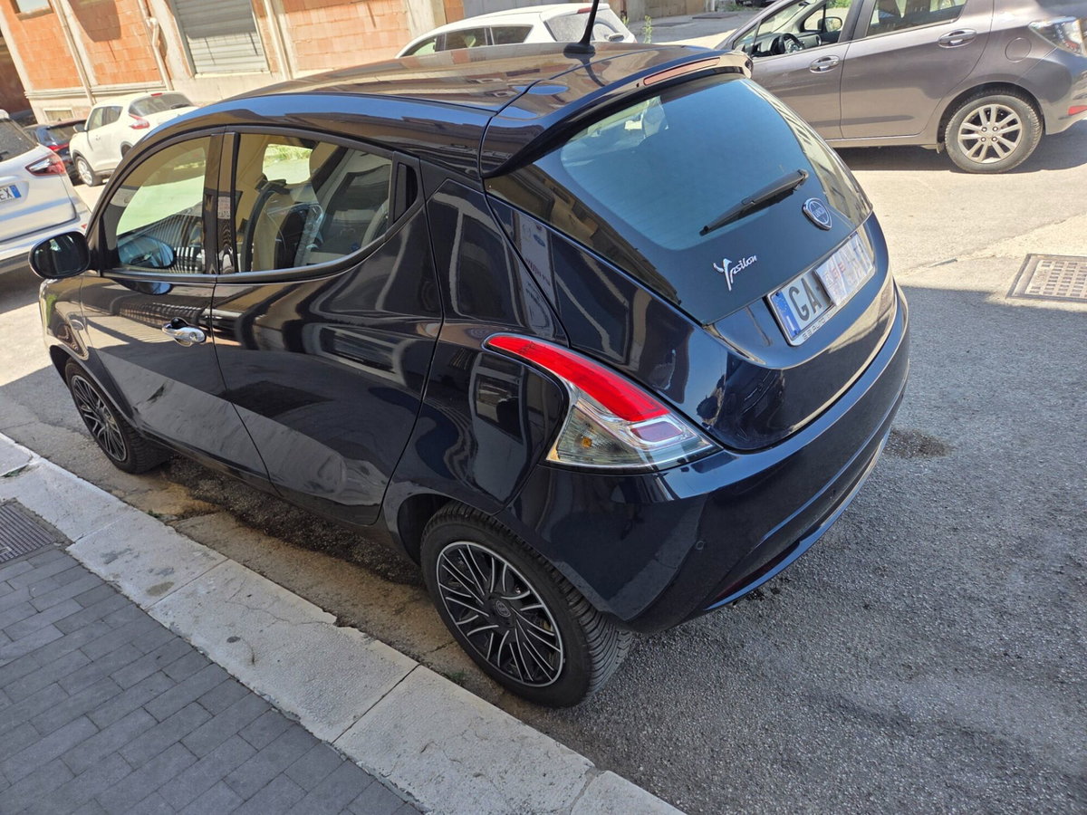 Lancia Ypsilon 1.2 69 CV 5 porte Gold (5)