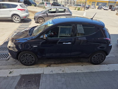 Lancia Ypsilon 1.2 69 CV 5 porte Gold (6)
