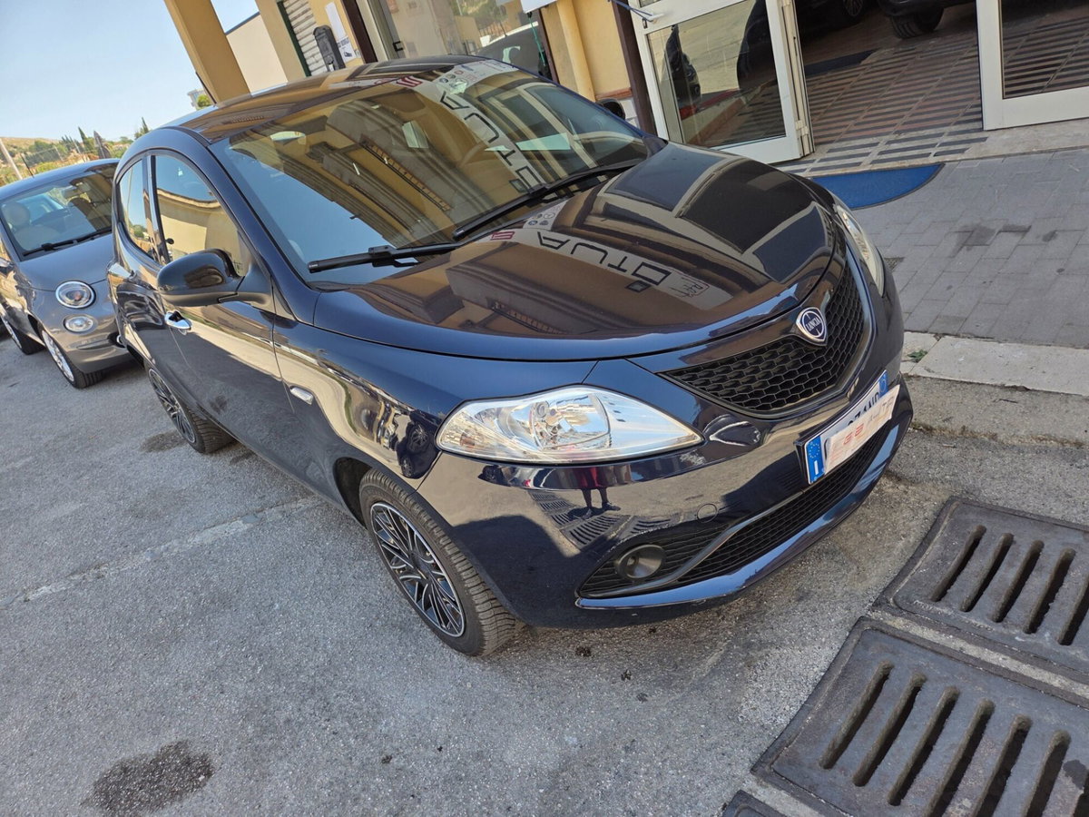 Lancia Ypsilon 1.2 69 CV 5 porte Gold (7)