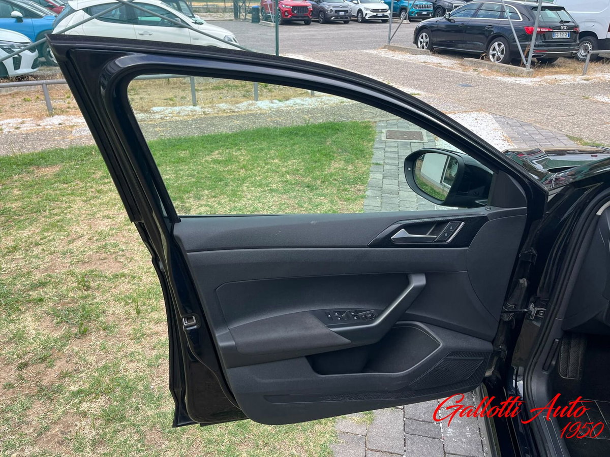 Volkswagen Taigo 1.0 TSI 110 CV DSG Life (16)